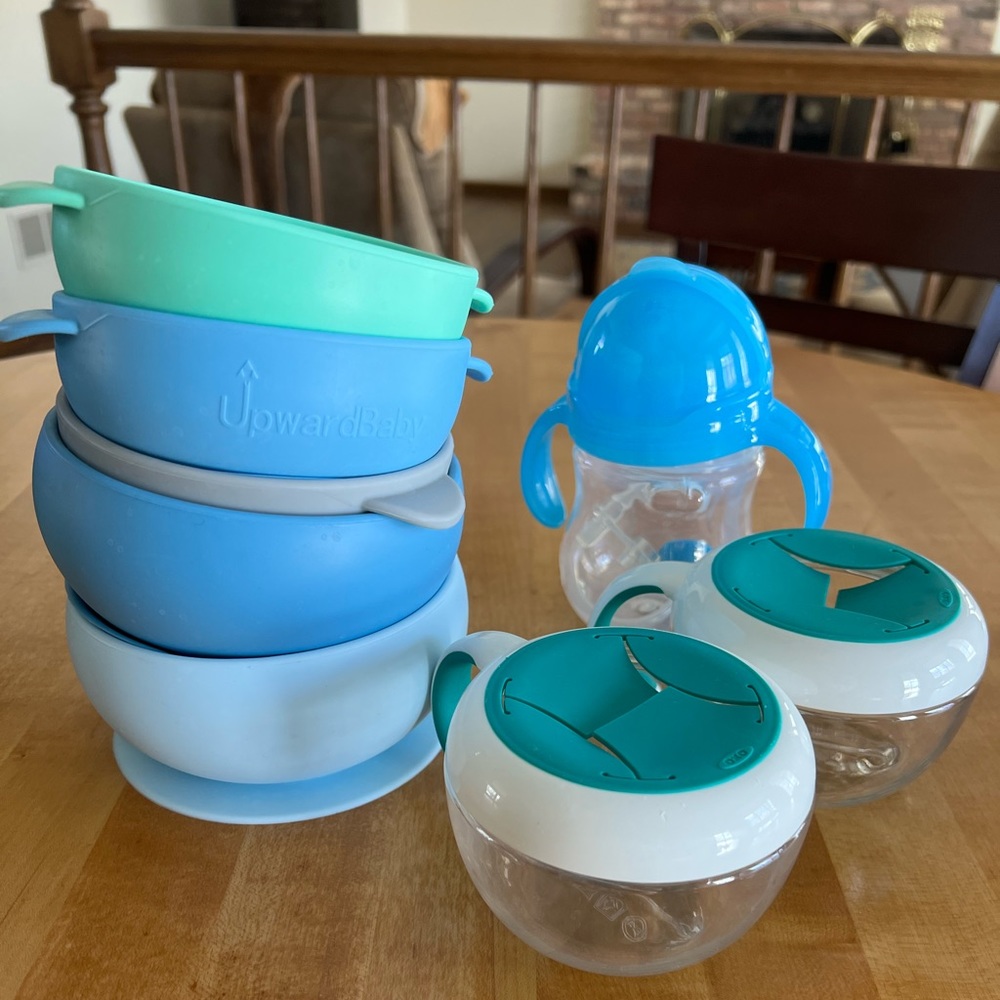 🚫SOLD🚫set of 5 toddlers bowls/snacking cups/water bottle